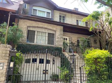 Casa · 394m² · 7 Ambientes · 2 Cocheras · Venta Casa 8 Ambientes con Pileta y Cochera en Vicente Lopez