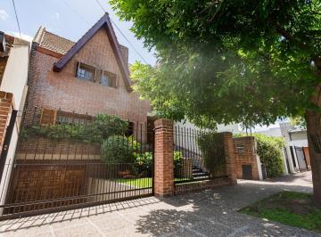 Casa · 400m² · 6 Ambientes · 1 Cochera · Imponente Chalet Parque Ayerza Castelar Norte