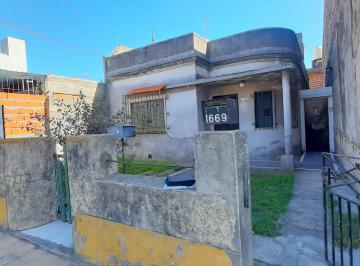 PH de 3 ambientes, Avellaneda · PH de 3 Amb con Gran Patio y Terraza con Posibilidad de Ampliar m.