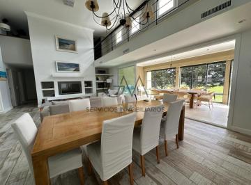 Casa · 250m² · 5 Ambientes · 2 Cocheras · Casa en Venta en Barrio Rumenco