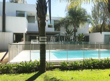 Casa · 430m² · 7 Ambientes · 2 Cocheras · D. Esteche Realty