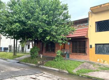 Casa · 180m² · 7 Ambientes · 2 Cocheras · Casa con Quincho en Bernal Oeste