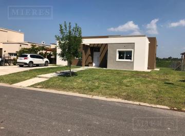 Casa · 164m² · 3 Dormitorios · 2 Cocheras · Casa en Venta con Renta en El Canton Barrio Puerto
