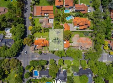 Terreno · 676m² · Lote en Excelente Entorno del Barrio Los Troncos.