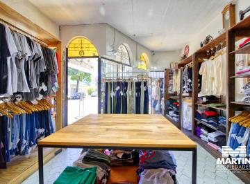 Local comercial · 28m² · 1 Ambiente · Local en Venta en Martinez. Calle Comercial.