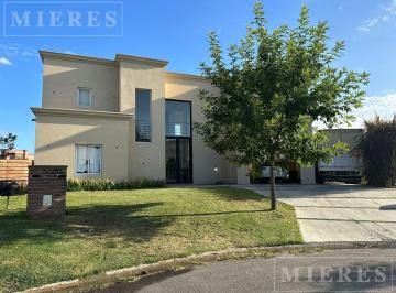 Casa · 310m² · 5 Ambientes · 3 Cocheras · Casa en Alquiler Temporal en El Cantón Barrio Golf