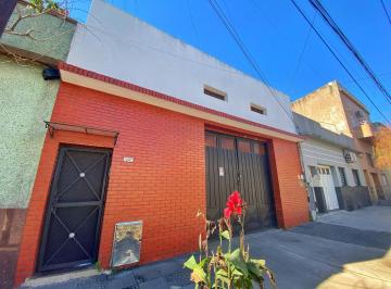 Casa · 303m² · 2 Ambientes · 1 Cochera · Venta Casa 300 m² Jardin Galpón Piñeyro