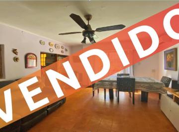 Casa · 303m² · 2 Ambientes · 1 Cochera · Venta Casa 300 m² Jardin Galpón Piñeyro