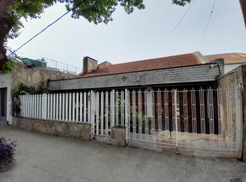 Casa · 208m² · 7 Ambientes · 3 Cocheras · Importante Chalet en Venta en Rosario Sur