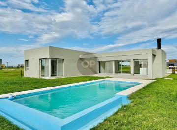 Casa · 150m² · 4 Ambientes · 2 Cocheras · Venta Casa 4 Ambientes en Santa Clara Al Sur, San Vicente con Pileta