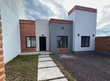 Casa de 5 ambientes, Resistencia · Apta Credito - Casa a Estrenar de 3 Dorm. en Zona Norte
