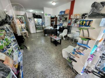 Oficina comercial · 126m² · 8 Ambientes · Local a La Calle con Vidriera, 7 Oficinas y Baño en Centro Comercial de Florida m