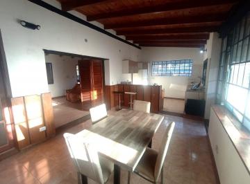 Casa de 4 ambientes, Roldán · Casa 2 Dorm. + Piscina, Centro de Roldan