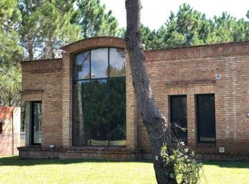 Casa · 250m² · 5 Ambientes · Casa en Barrio Cerrado La Herradura