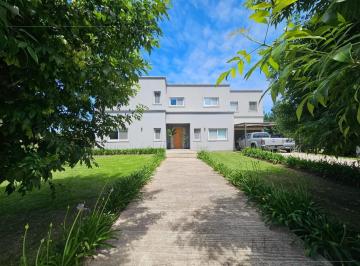 Casa · 315m² · 7 Ambientes · 2 Cocheras · Casa 4 Dorm. en Venta con Renta en Estancias del Pilar Barrio La Argentina