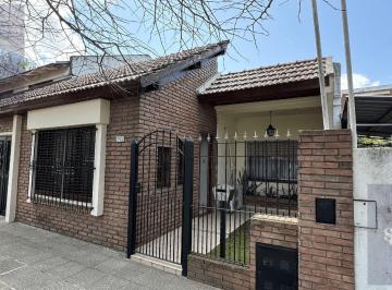 Casa · 93m² · 4 Ambientes · 1 Cochera · Venta Casa Temperle 4 Ambientes Garage Cubierto, Quincho Jardín Patio Terraza!