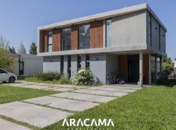 Casa · 170m² · 4 Ambientes · 1 Cochera · Casa en Venta en La Magdalena - Canning