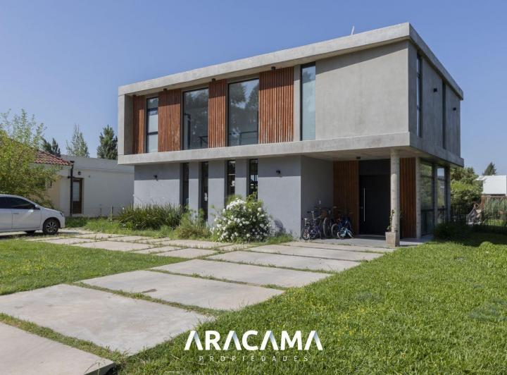 Casa · 170m² · 4 Ambientes · 1 Cochera