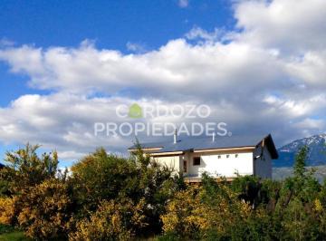 Casa de 6 ambientes, Lago Puelo · Amplia Casa en Pje. Entre Ríos, Lago Puelo. Nuevo Valor (Antes U$d245.000)