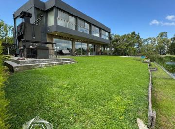 Casa de 6 ambientes, Quilmes · Casa en Venta, Nuevo Quilmes Moderna con Piscina y Vista a La Laguna