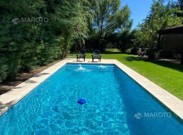 Casa · 111m² · 4 Ambientes · 2 Cocheras · Casa en Venta en San Lucas - Maroto Propiedades