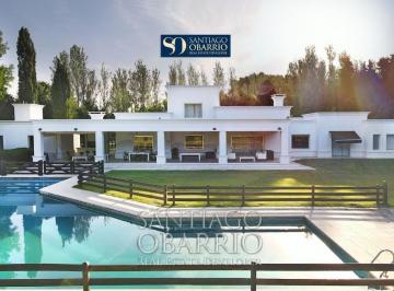 Casa · 800m² · 5 Ambientes · Increíble Casa en Venta de Casi 800 m² en La Calina Villa de Campo de Lujan