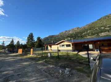 Casa de 7 ambientes, Lago Puelo · Casa de 3 Dorm. - C/ Pileta Climatizada. Lago Puelo