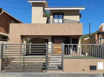 Casa · 2 Dormitorios · 1 Cochera · Alquiler Temporario Casa 2 Dorm. con Pileta Villa Carlos Paz 