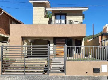 Casa · 2 Dormitorios · 1 Cochera · Alquiler Temporario Casa 2 Dorm. con Pileta Centro Carlos Paz