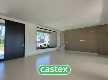 Casa · 204m² · 5 Ambientes · 1 Cochera · Casa de 4 Dorm. en Venta en Chateau Pilar