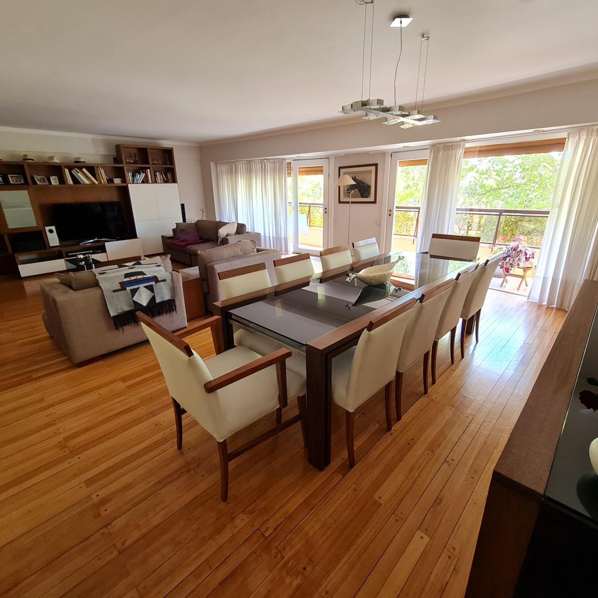 Hermoso Piso 4 ambientes con cochera frente a Plaza Mitre