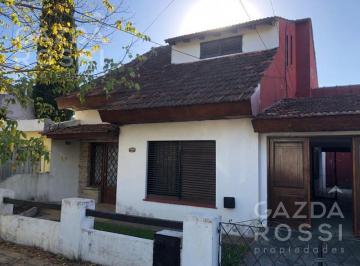 Casa · 210m² · 5 Dormitorios · 2 Cocheras · Casa - Burzaco