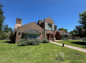 Casa · 430m² · 4 Dormitorios · 2 Cocheras · Casa en Venta con Muebles