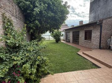 Casa · 170m² · 4 Ambientes · 2 Cocheras · Venta Casa en Olivos 4 Ambientes - con Jardín, Quincho y Pileta