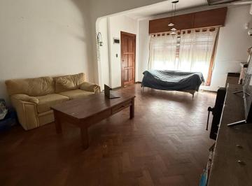 Casa · 170m² · 4 Ambientes · 2 Cocheras · Venta Casa en Olivos 4 Ambientes - con Jardín, Quincho y Pileta