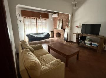 Casa · 170m² · 4 Ambientes · 2 Cocheras · Venta Casa en Olivos 4 Ambientes - con Jardín, Quincho y Pileta