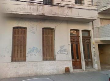 PH de 4 ambientes, Barracas · Oportunidad! PH de 4 Ambientes con Patio, a Reciclar, en Barracas!