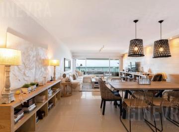 Departamento · 230m² · 4 Ambientes · 2 Cocheras · Departamento en Playa Brava