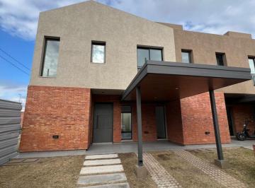 Casa de 5 ambientes, Córdoba · Dúplex a Estrenar! "Housing Verbena Manantiales" 3 Dorm. - Financiación Propia!