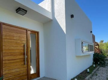 Casa · 140m² · 5 Ambientes · 4 Cocheras · Casa en Alvear de Benavidez
