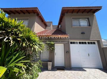 Casa · 312m² · 5 Ambientes · 1 Cochera · Casa en Venta 5 Ambientes en Padua