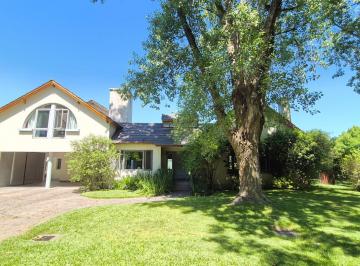 Casa de 8 ambientes, Pilar · Casa en Venta con Vista Al Polo - 4 Dorm. - Hirusta Propiedades