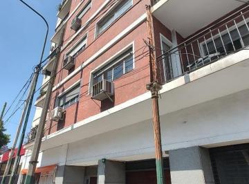 Departamento · 100m² · 5 Ambientes · 1 Cochera · Muy Buen Depto 5 Amb Amplio C/cochera y Balcon en Banfield!