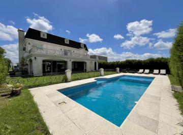 Casa · 450m² · 7 Ambientes · 8 Cocheras · Espectacular Casa en El Club de Campo Manuel Belgrano, en Ingeniero Maschwitz.