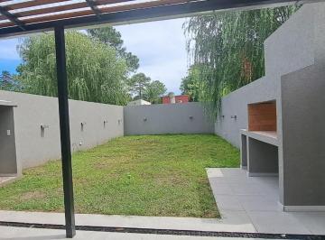 PH · 110m² · 4 Ambientes · 3 Cocheras · Venta Casa Duplex en Las Heras