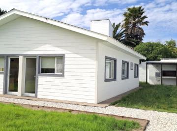 Casa de 3 ambientes, Mar Chiquita · Excelente Casa Tipo Duplex Para 4 Personas en Alquiler Temporal - Mar Chiquita