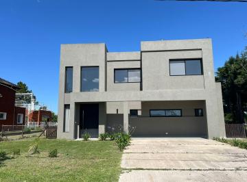 Casa · 240m² · 6 Ambientes · Casa en Venta en Campo Grande, Club de Campo, Pilar, Gba Norte