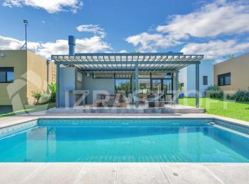 Casa · 210m² · 6 Ambientes · 2 Cocheras · Casa en Venta de 3 Dorm. en El Encuentro