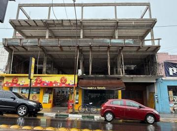 Local comercial · 731m² · Propiedad a La Venta con Local, Viviendas y Estructura de Dos Plantas a Terminar