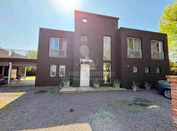 Casa de 5 ambientes, Pilar · Casa a Pocos Minutos de Escuelas, Centros Comerciales y Accesos. en Doble Lote.